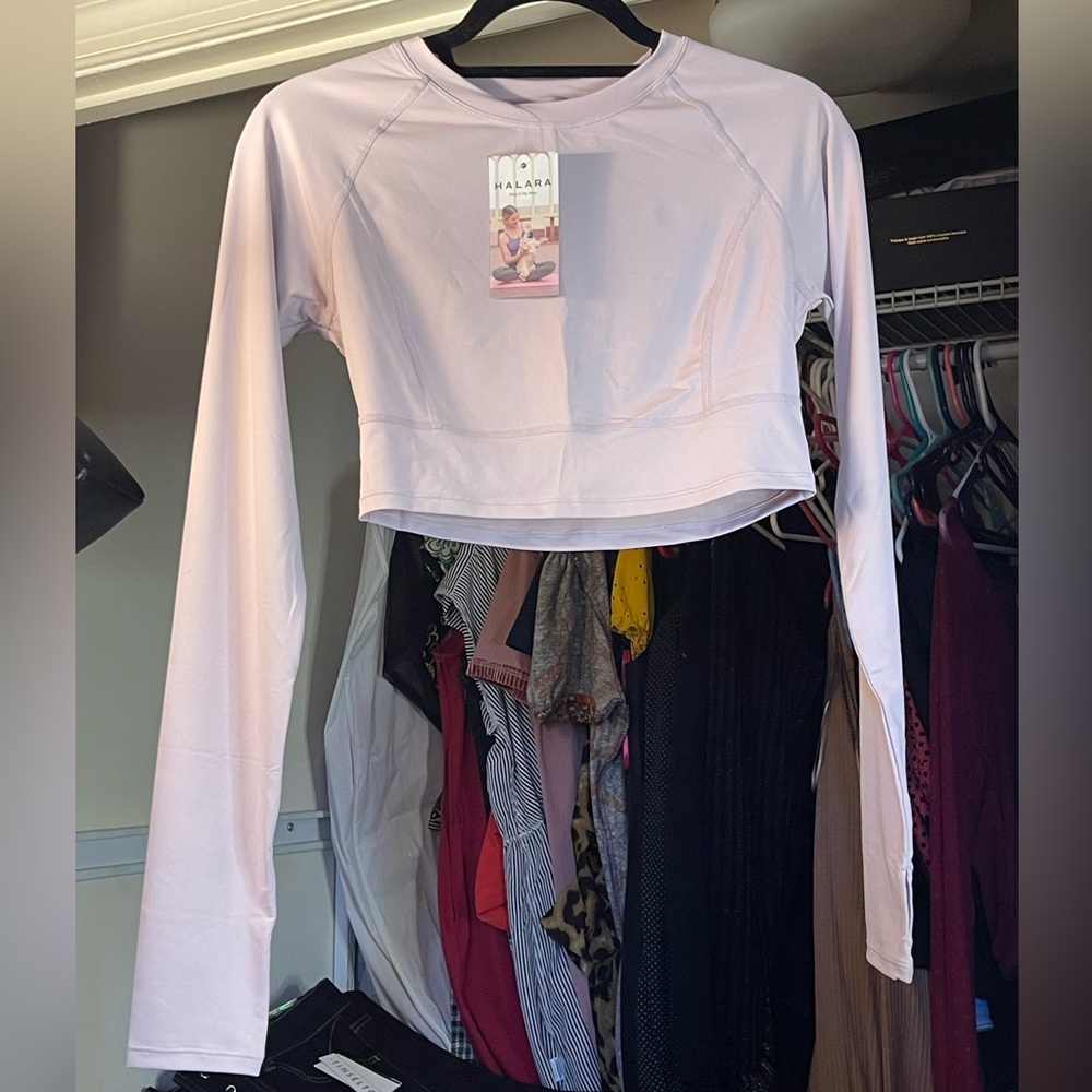 Halara Solid Thumb Hole Cropped Sports Top Porcelain Pink size Medium